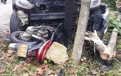 Xế hộp bốc cháy ngùn ngụt sau va chạm xe máy