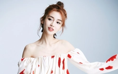 Bất ngờ nhan sắc, thần thái của bà mẹ một con Angelababy