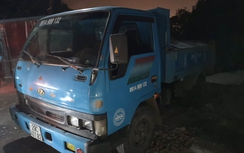 Bắt quả tang thủ phạm đổ trộm hàng tấn chất thải trên đại lộ