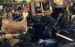 Xe container bốc cháy ngùn ngụt trên QL1 qua Bình Thuận