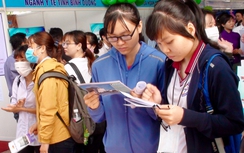Hàng ngàn sinh viên trường y tham gia ngày hội việc làm