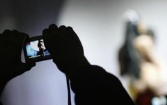 Cán bộ xã dùng ảnh nóng tống tình bị khai trừ Đảng