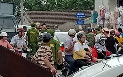 Va chạm giao thông, tài xế ô tô đòi “xử” người đi xe máy