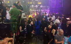 Sài Gòn: Đột kích quán bar, nhiều "dân chơi" tìm cách tháo chạy