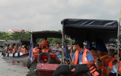 "Cháy tàu" tham quan chợ nổi Cái Răng
