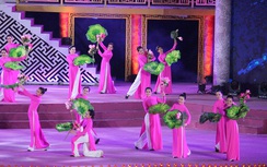 Huế giã bạn bằng “khúc hát ân tình”