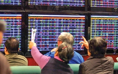 Ngân hàng ồ ạt lên sàn, cảnh giác chiêu trò làm giá cổ phiếu