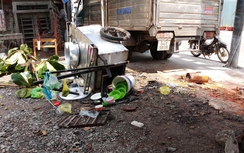 Hãi hùng xe tải lao vào 2 quán ăn, nhiều thực khách thoát chết