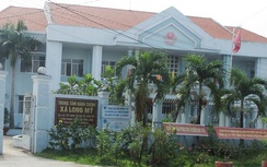 Một chủ tịch xã bị tạm đình chỉ công tác vì nghi tham ô