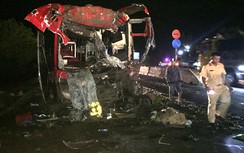 Xe khách đâm thẳng vào xe container, 11 người nhập viện