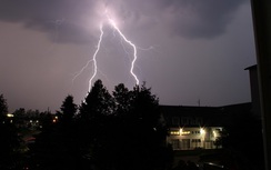 4 người ở Nghệ An thoát chết khi bị sét đánh như thế nào?