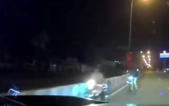 Pha "xỏ kim" của hai "quái xế" khiến tài xế ô tô hãi hùng