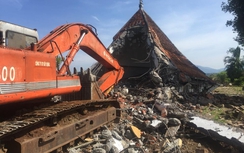 Bỏ nhà vọng cảnh để dựng tượng Phật tại "đôi mắt Pleiku"