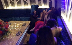 Đột kích nhà hàng cho nhân viên phục vụ khách từ “A - Z”