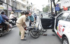 Mở cửa xe ô tô thiếu quan sát có bị phạt?