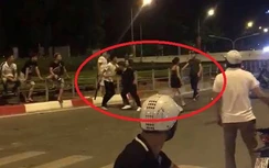 Hai nhóm nhanh niên cầm dao hỗn chiến giữa phố Hà Nội
