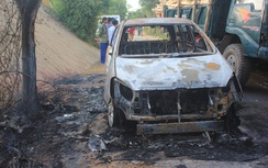 Xe Innova bốc cháy ngùn ngụt, cả gia đình hoảng loạn tìm cách thoát