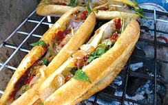 Nhớ thương bánh mì đêm ở Huế