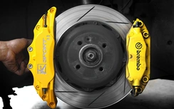 Má phanh ô tô mòn không đều, có cần thay cả cặp?