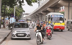 Hà Nội: Tranh cãi mở lại làn riêng cho buýt thường