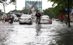 Lo ngập Tân Sơn Nhất khi mùa mưa tới
