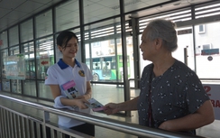 Đạp xe tuyên truyền vì thành phố an toàn với trẻ em gái