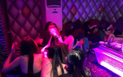 Hơn 100 tiếp viên trốn vào phòng bí mật khi đoàn kiểm tra tới