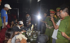 Vũ công mặc “thiếu vải” trong quán bar chứa nhiều ma túy