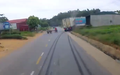 Cú đánh lái của tài xế xe container tránh tai nạn thảm khốc