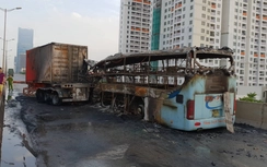 Một phụ nữ chết cháy trong vụ ô tô khách húc đuôi xe container