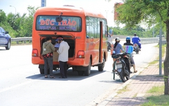 Clip: Nhộn nhịp xe dù, bến cóc trên các tuyến đường TP.HCM