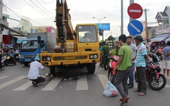 Xe cẩu cán chết bé 7 tuổi: Mẹ chở con đi may đồng phục
