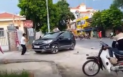 Bảo vệ "chém" ô tô của khách như chém chuối, Agribank nói gì?