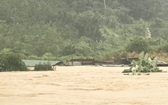 Lũ ống quét qua nhiều nhà dân vùng biên giới Kon Tum