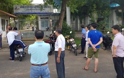 Gần 100 hộ dân "vây" doanh nghiệp "đòi" sổ đỏ