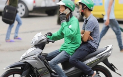 Xử nghiêm lái xe Grab Bike sử dụng điện thoại khi lái xe