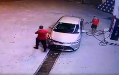 Video: Ô tô tăng ga bỏ chạy, quỵt 600 nghìn tiền đổ xăng