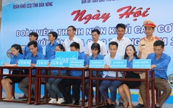Hàng trăm thanh niên cam kết tham gia giao thông có văn hóa