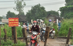 Đề xuất làm hàng rào, đường gom đóng lối đi tự mở