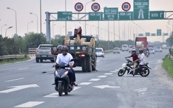 Đề nghị công an xử lý xe máy đi vào cao tốc Thăng Long