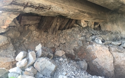 Kè đê dưới cầu Hàm Rồng bị sụt trượt nghiêm trọng