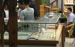 Nam thanh niên táo tợn đập kính cướp vàng giữa phố