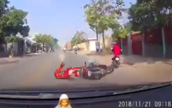 Video: Pha thoát chết trong gang tấc của ba người trước đầu ô tô