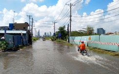 Bão qua 2 ngày, nhiều tuyến đường TP.HCM vẫn ngập nước