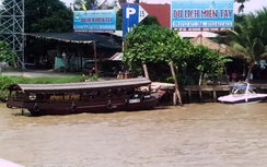 Buộc di dời bến tàu du lịch vi phạm hành lang cầu Rạch Miễu