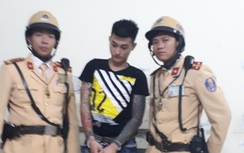 CSGT bắt nóng nhóm tín dụng đen đánh, bắt giữ người giữa đường