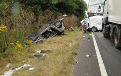 Video: Đừng "tự sát" bằng điện thoại