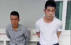 Bắt 2 đối tượng giật dây chuyền của phụ nữ đứng trước nhà