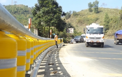 Lắp đặt rào chắn bánh xoay tại “điểm đen" Dốc Cun trên QL6
