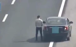 Video: Tiếp tục xuất hiện những hành vi gây shock trên cao tốc